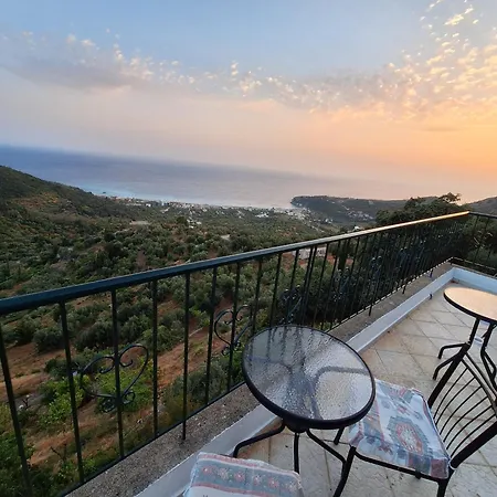 Jannis Castle بيت ضيافة 4*
