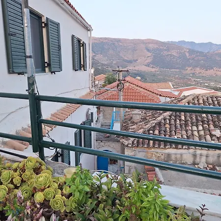 Jannis Castle بيت ضيافة 4*