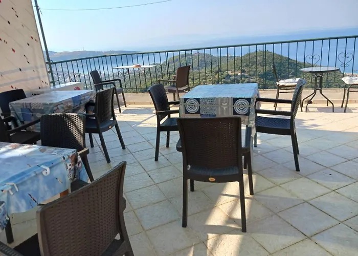 Konukevi Jannis Castle Himarë