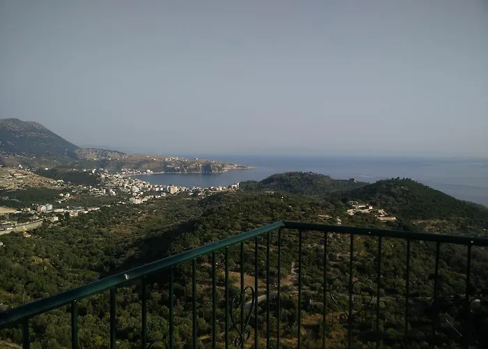 Jannis Castle Konukevi Himarë