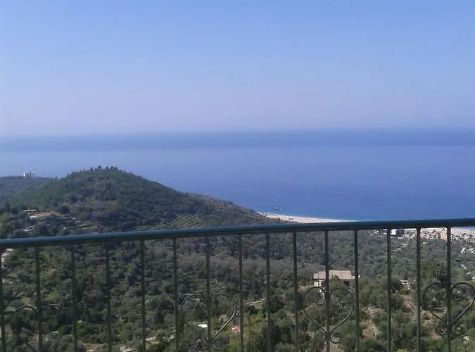 Konukevi Jannis Castle Himarë