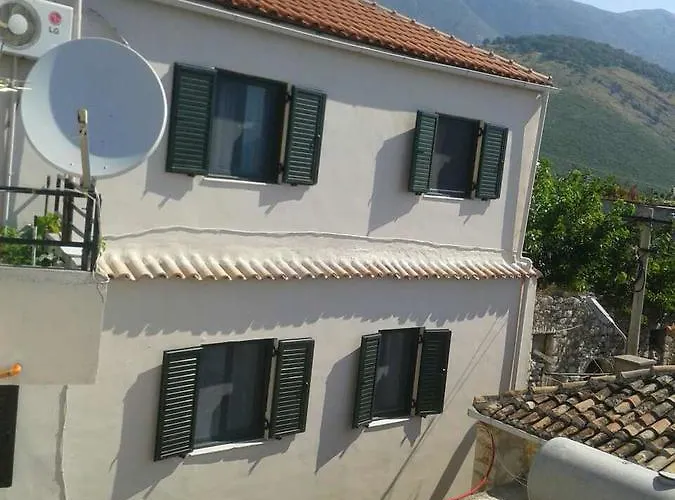 Konukevi Jannis Castle